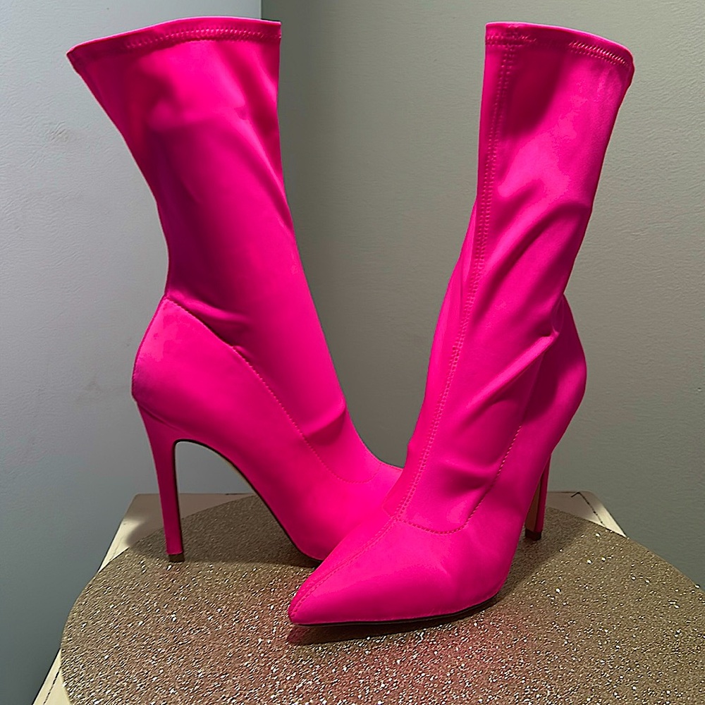 💕Olivia Jameson 
-Hot Pink Mid Calf Heeled Boots